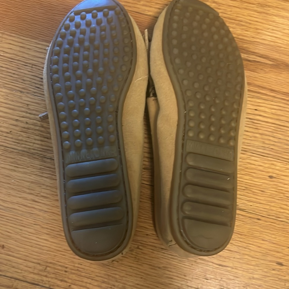 Minnetonka Tan Moccasins with Fringe and Bow 7.5 - Picture 2 of 8